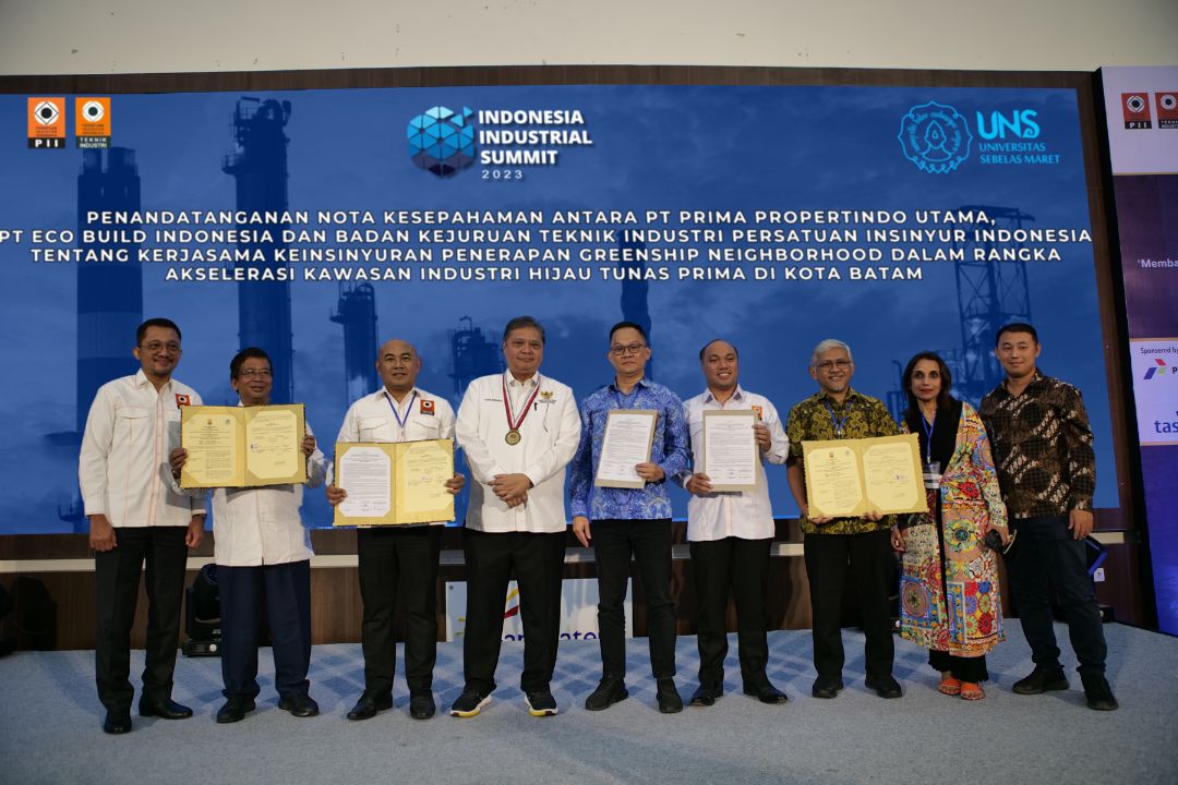 Coordinating Minister of Economic Affairs H.E. Airlangga Hartarto Witness Greenship  Neighborhood Signing Ceremony